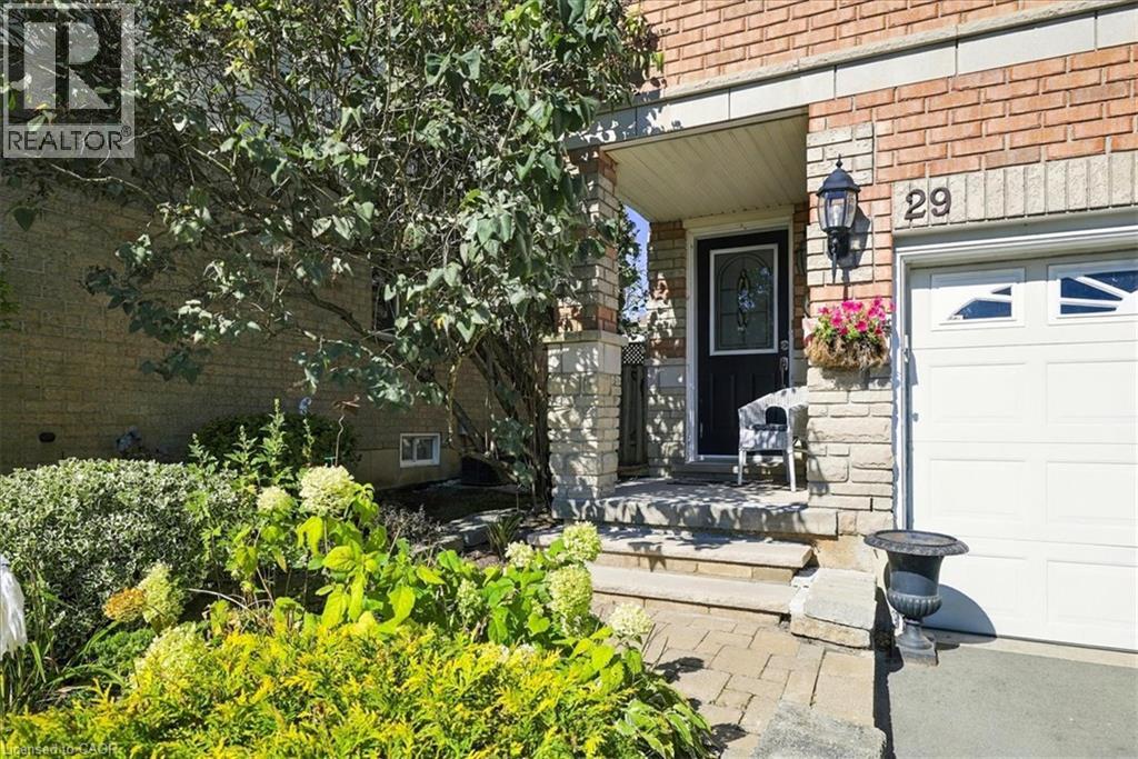 29 Slater Court, Waterdown, Ontario  L8B 0K8 - Photo 3 - 40864325