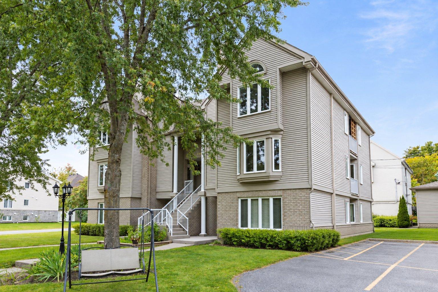 1745 Rue des Pervenches|#4 Saint-Lazare Quebec Canada J7T3B9 2