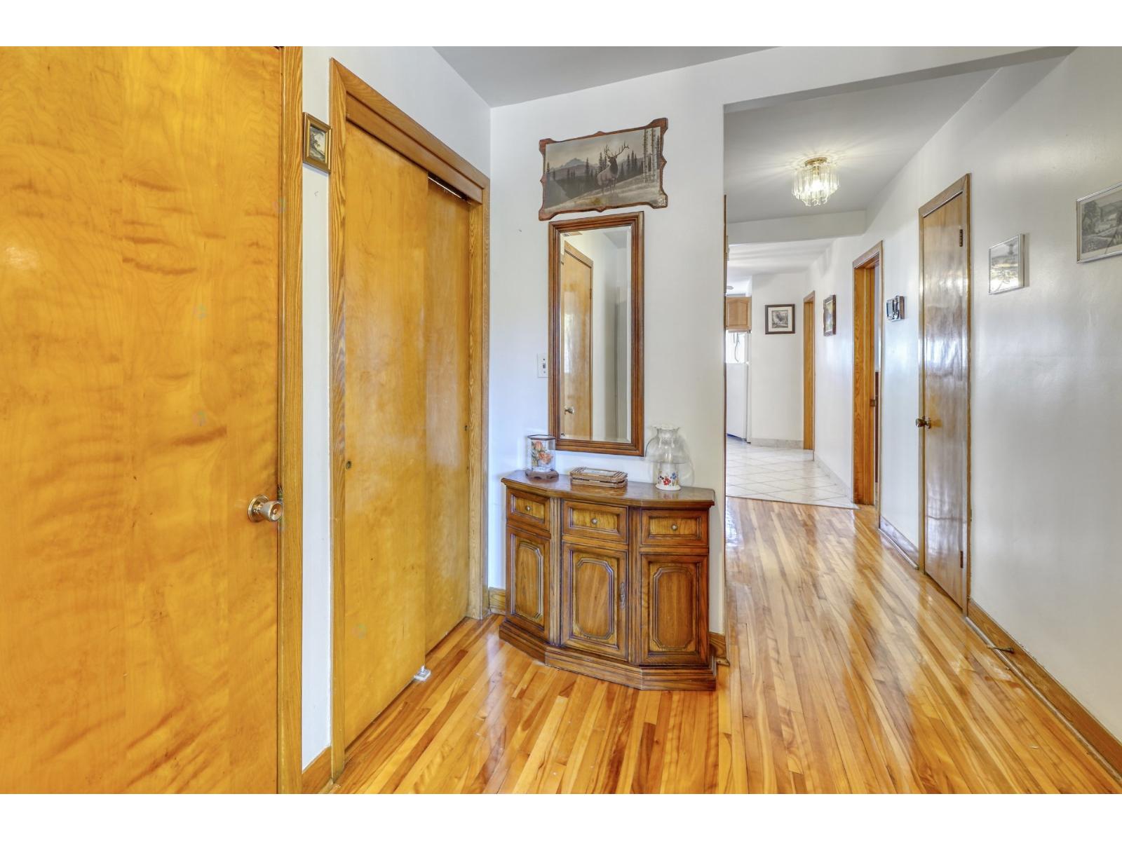 6564-6566 Rue Hurteau Montréal (Le Sud-Ouest) Quebec Canada H4E2Y6 4
