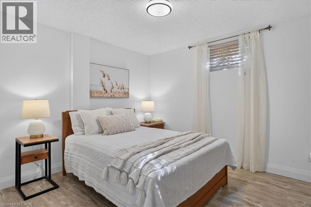 147 Reiber Court, Waterloo, Ontario  N2L 6N2 - Photo 41 - 40864016