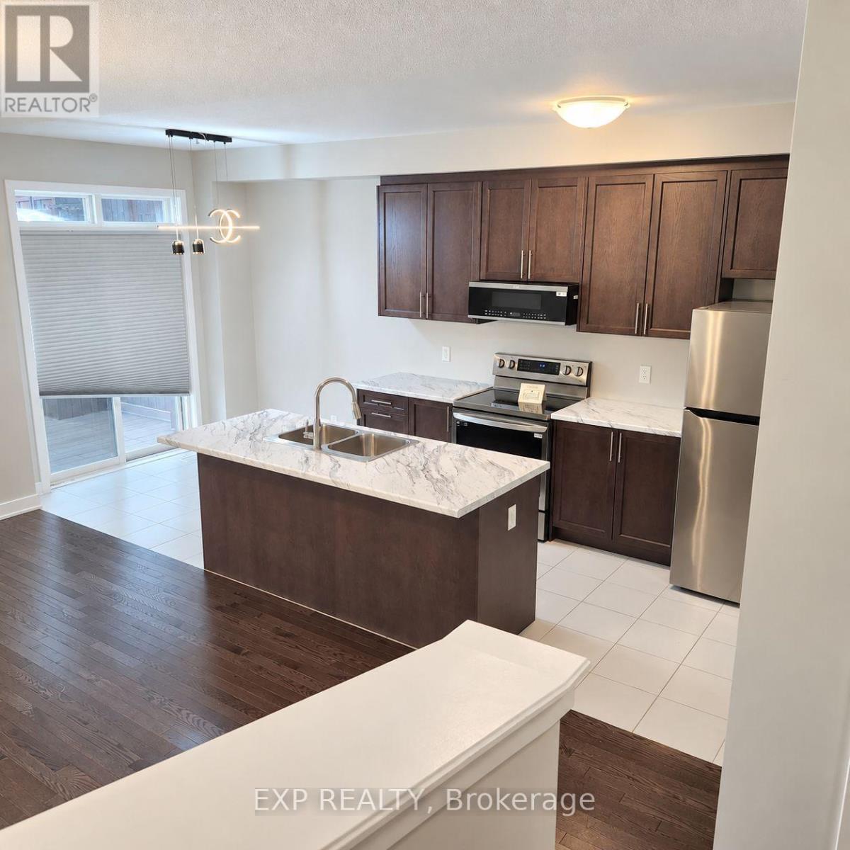1095 Thompson Drive, Oshawa, Ontario  L1L 0V5 - Photo 2 - E13837296