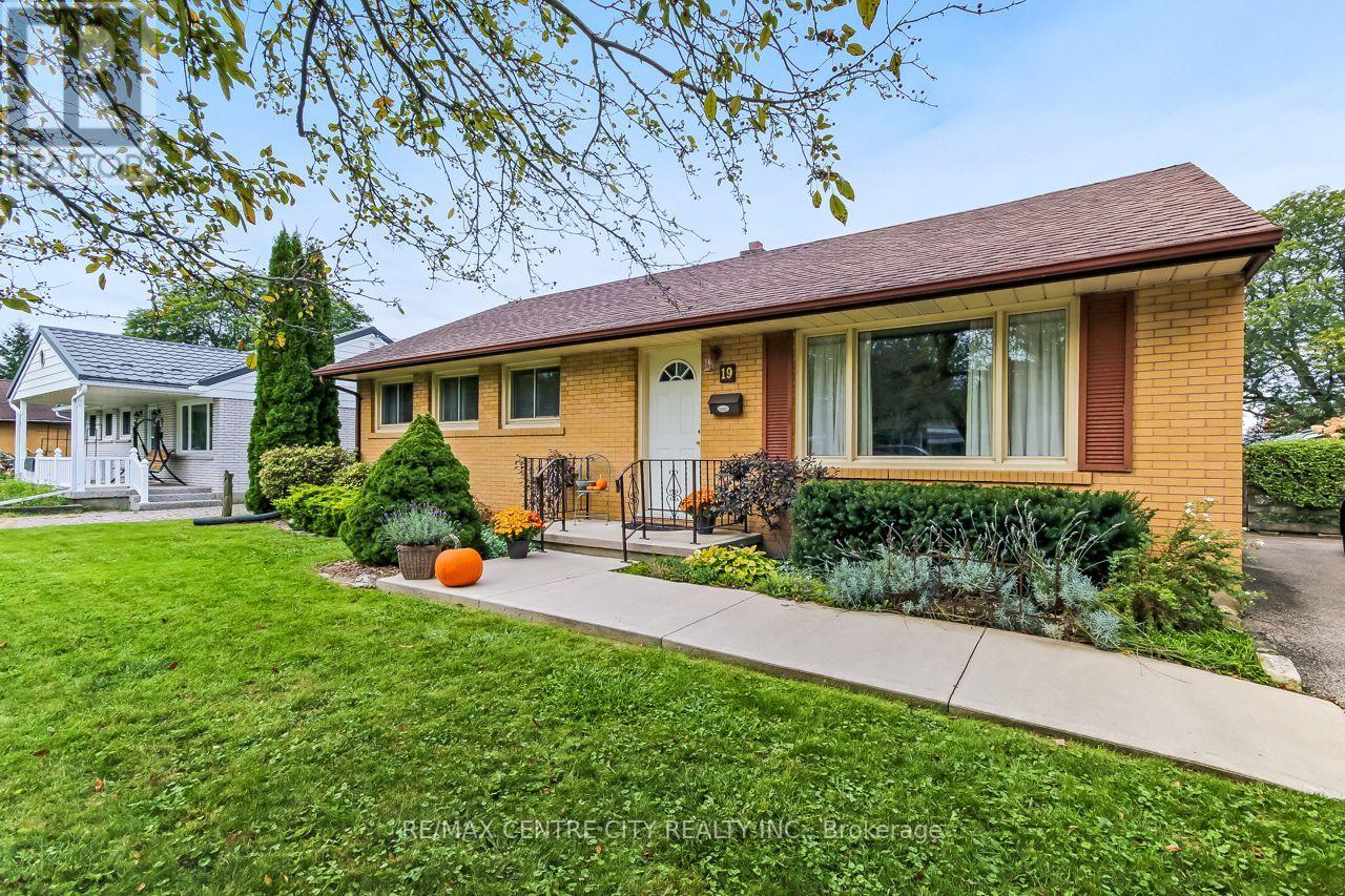 19 Rapelje Street, St. Thomas, Ontario  N5R 4L9 - Photo 2 - X13838696
