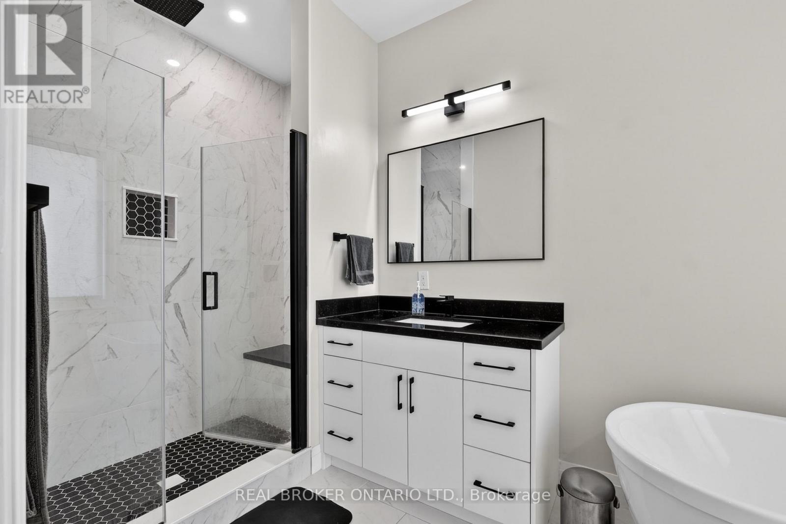 5 Marina Avenue, Toronto, Ontario  M8W 1J8 - Photo 17 - W13422802