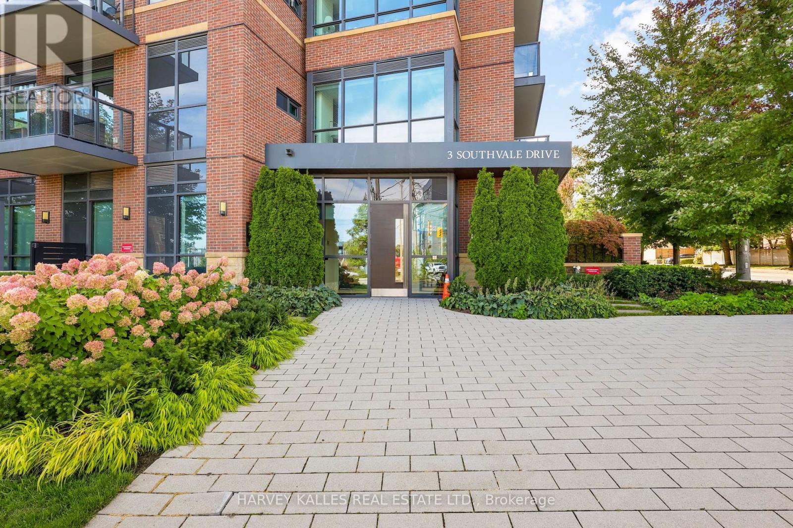 401 - 3 SOUTHVALE DRIVE