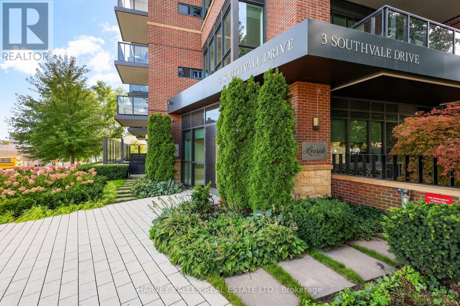 401 - 3 Southvale Drive, Toronto, Ontario  M4G 1G1 - Photo 2 - C13838734