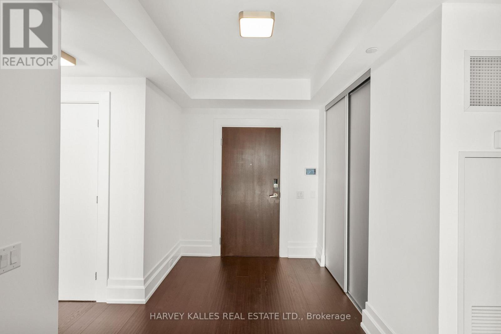 401 - 3 Southvale Drive, Toronto, Ontario  M4G 1G1 - Photo 3 - C13838734