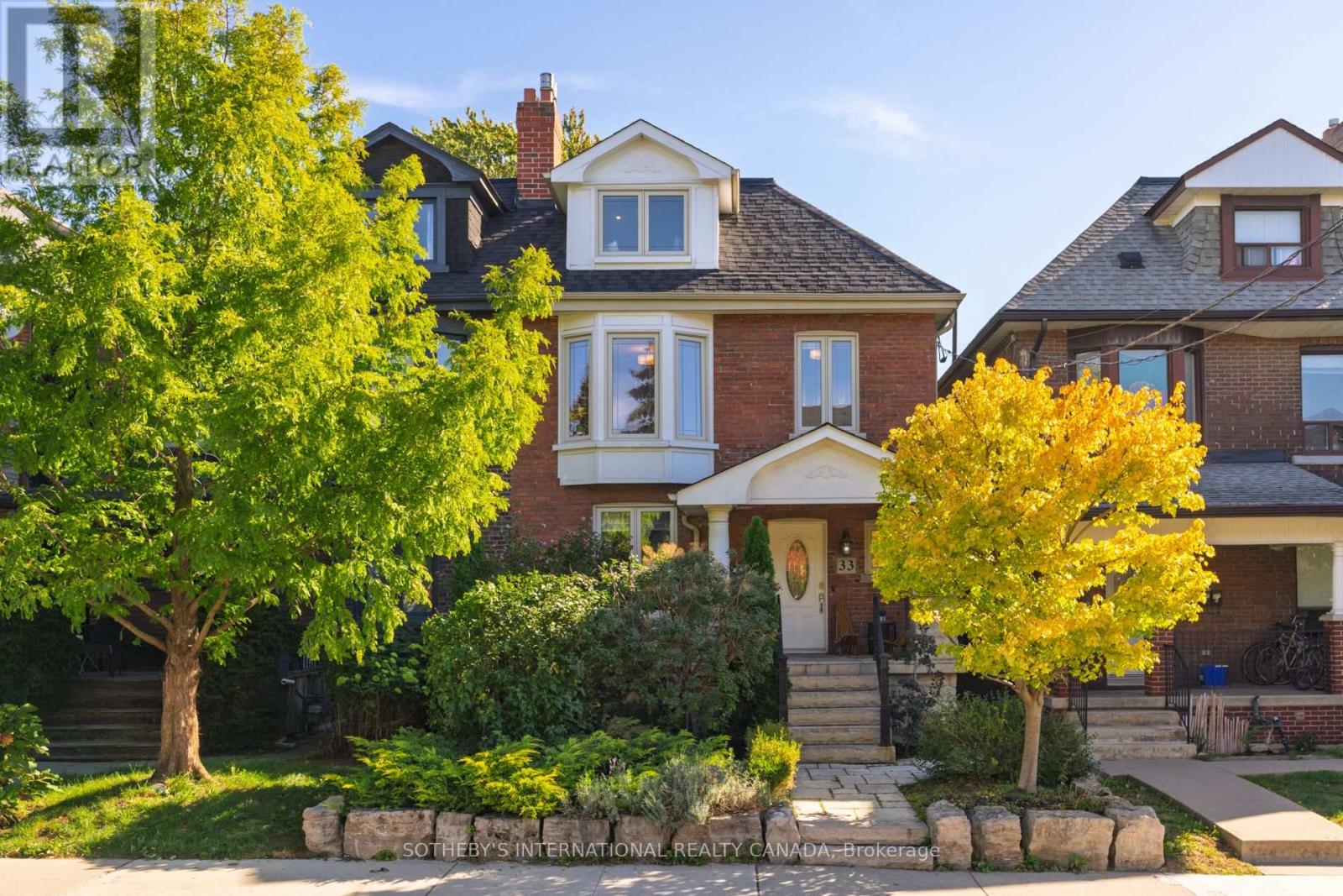 33 BEATRICE STREET, Toronto, Ontario