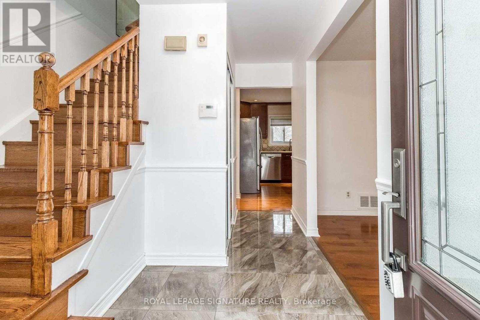 Upper - 19 Starlake Drive, Toronto, Ontario  M1G 3C3 - Photo 2 - E13838780