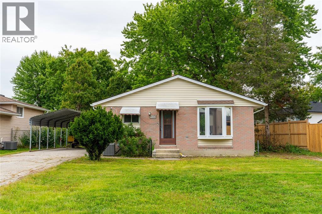 1104 OVERLEA CRESCENT,Sarnia,Ontario,N7S4E7,Canada
