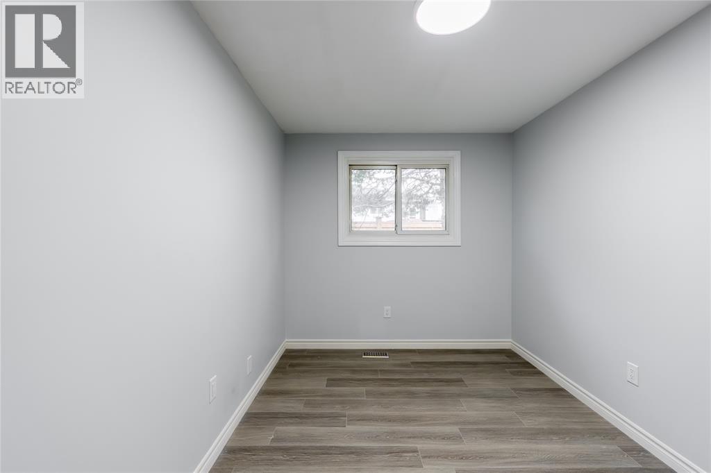 1104 Overlea Crescent, Sarnia, Ontario  N7S 4E7 - Photo 14 - 26022919