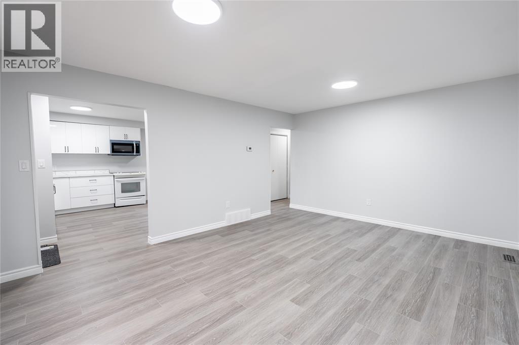 1104 Overlea Crescent, Sarnia, Ontario  N7S 4E7 - Photo 7 - 26022919