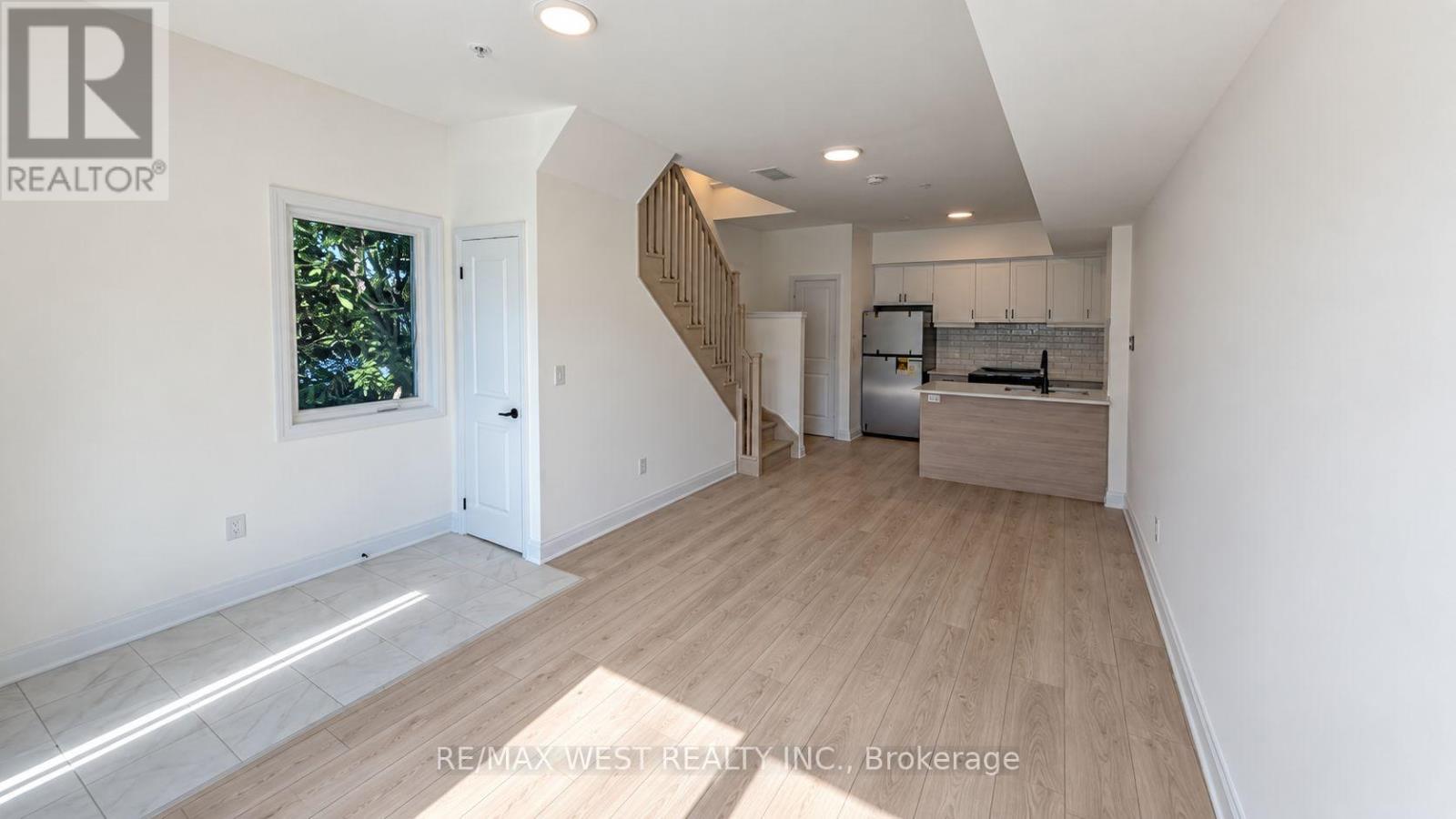 18 - 521 Big Bay Point Road, Barrie, Ontario  L4N 3Z6 - Photo 2 - S13838822