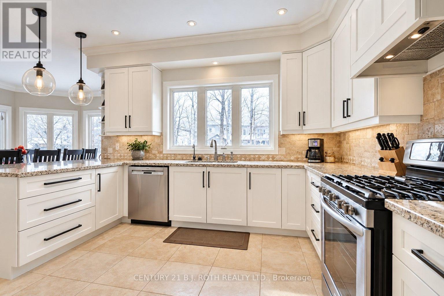 38 Camelot Square, Barrie, Ontario L4M 0C3 - Photo 9 - S13779526