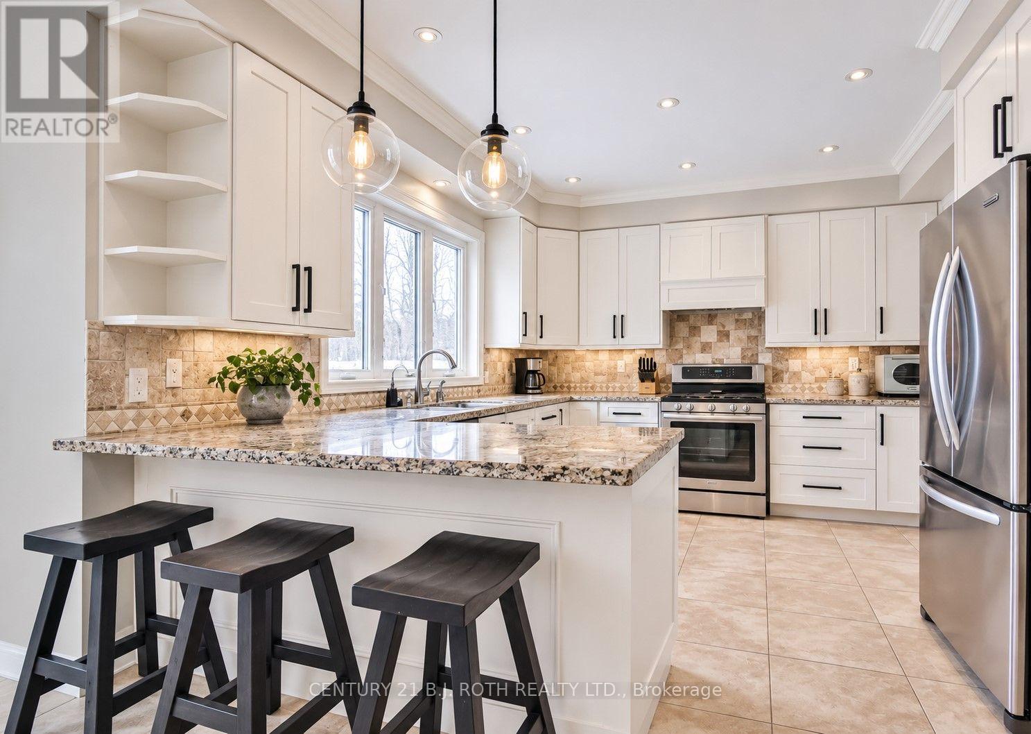 38 Camelot Square, Barrie, Ontario L4M 0C3 - Photo 11 - S13779526
