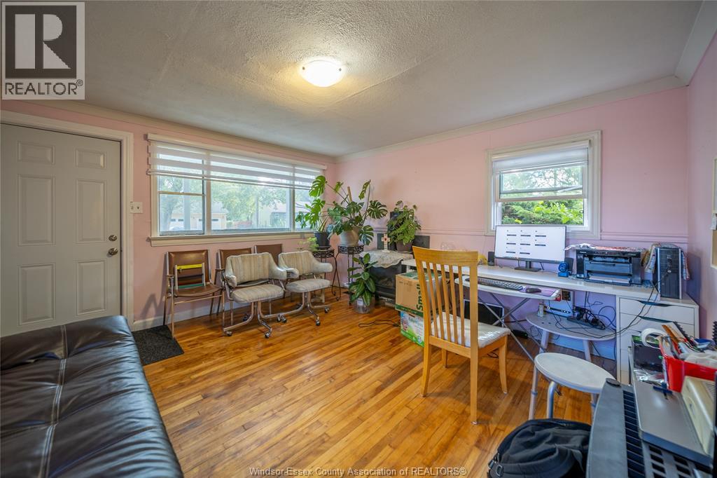 1497 Everts, Windsor, Ontario  N9B 3E2 - Photo 4 - 26023692