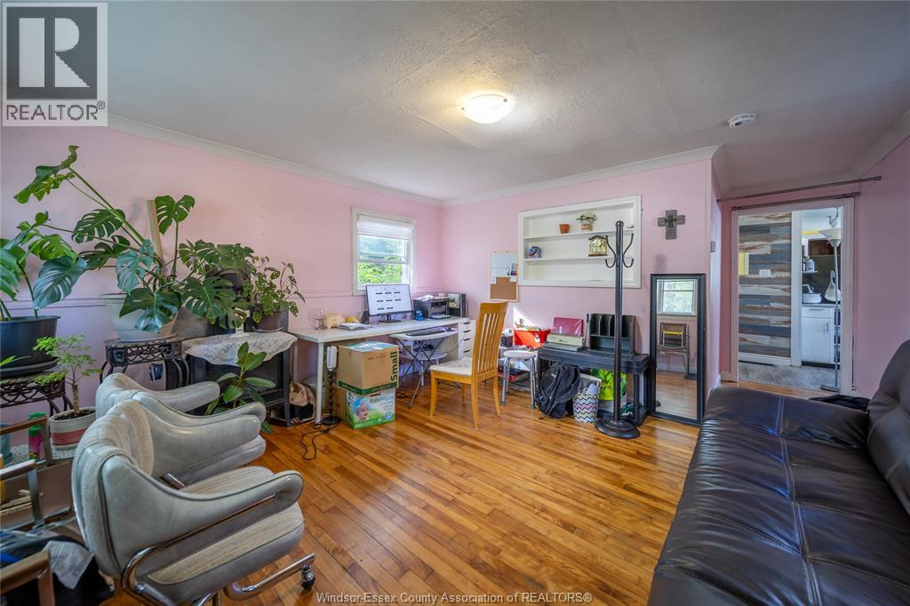 1497 Everts, Windsor, Ontario  N9B 3E2 - Photo 3 - 26023692