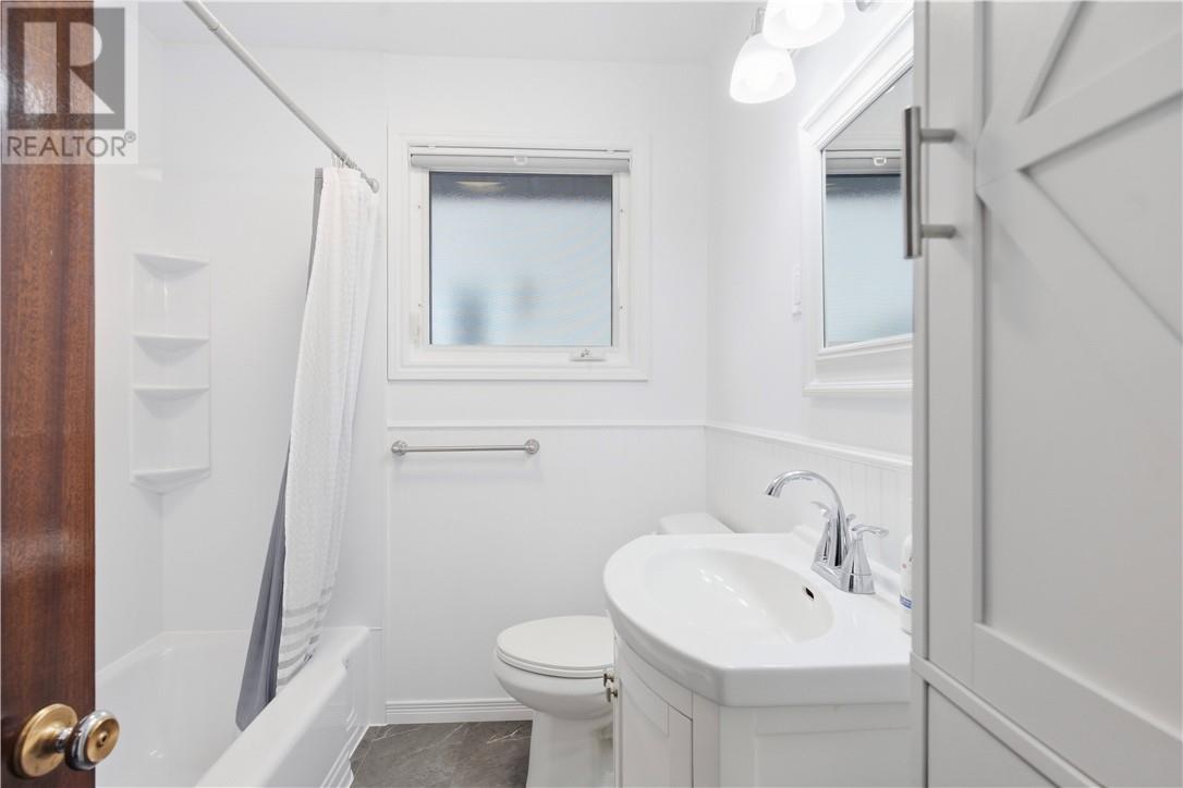 2 Belmont Court, Capreol, Ontario  P0M 1H0 - Photo 17 - 2130652