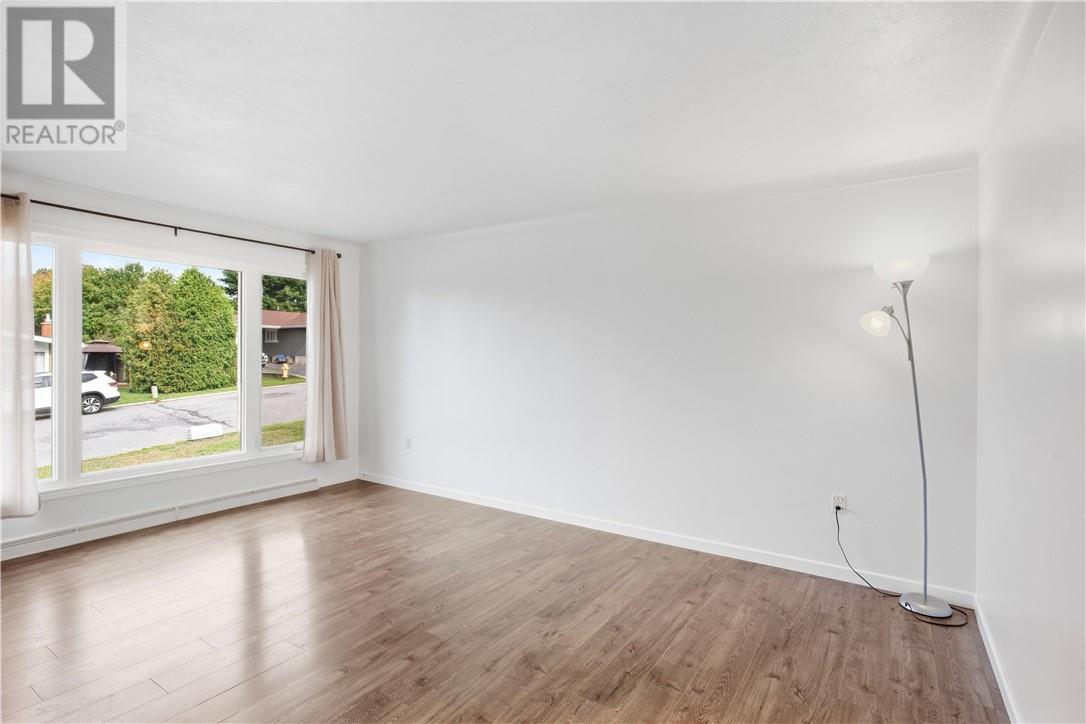 2 Belmont Court, Capreol, Ontario  P0M 1H0 - Photo 4 - 2130652