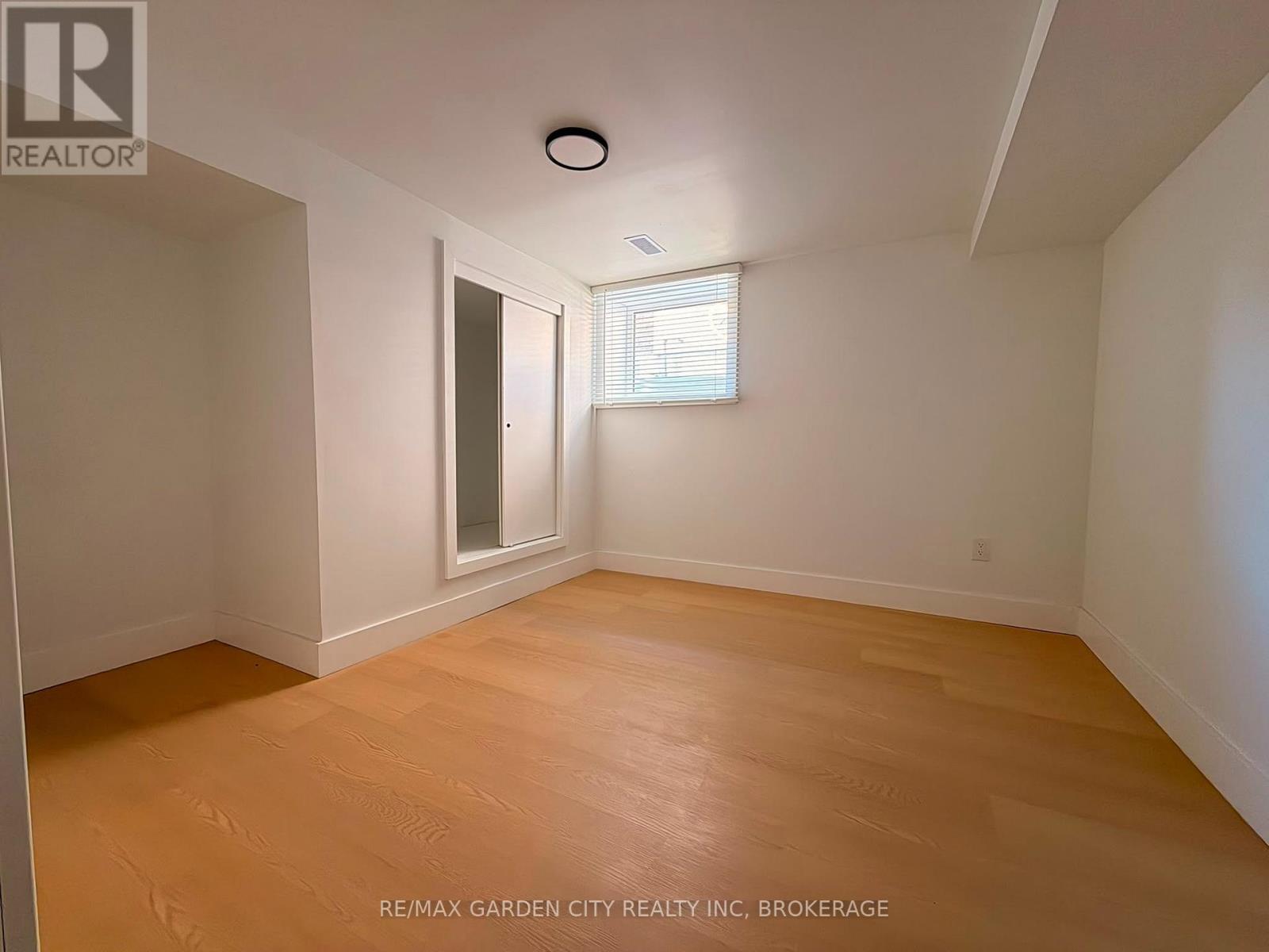 5261 Buchanan Avenue, Niagara Falls, Ontario  L2E 5A7 - Photo 3 - X13839106