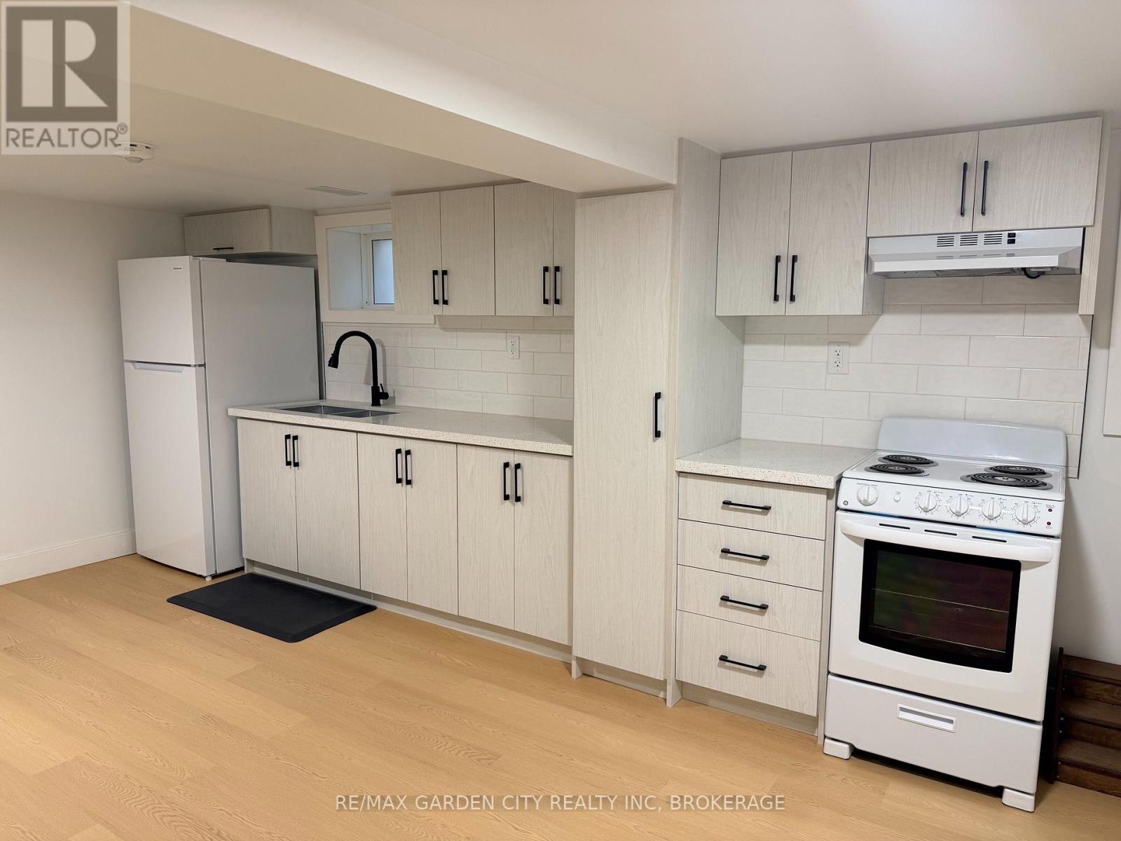5261 Buchanan Avenue, Niagara Falls, Ontario  L2E 5A7 - Photo 6 - X13839106
