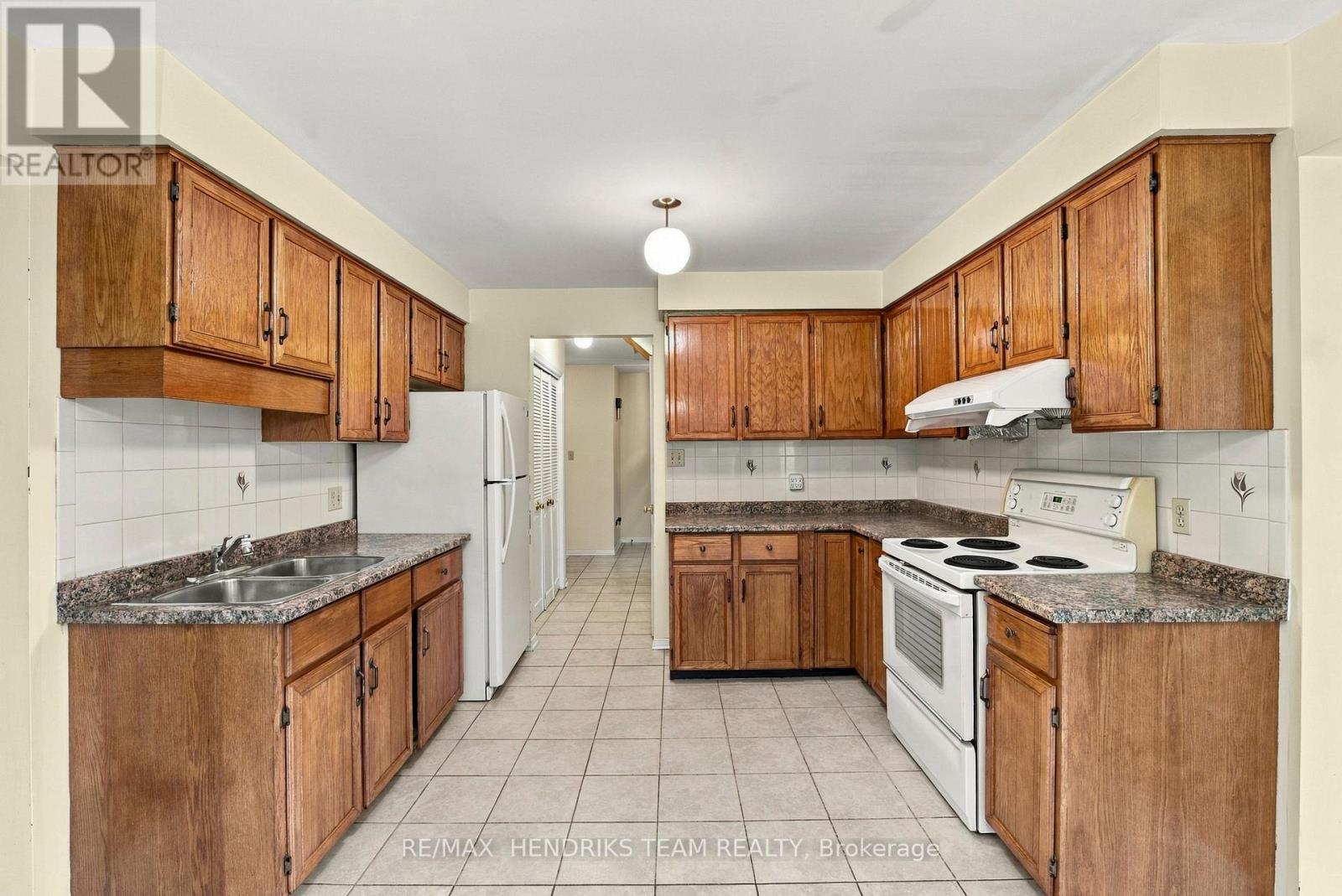17 Farmington Drive, St. Catharines, Ontario  L2S 3E8 - Photo 12 - X13839200