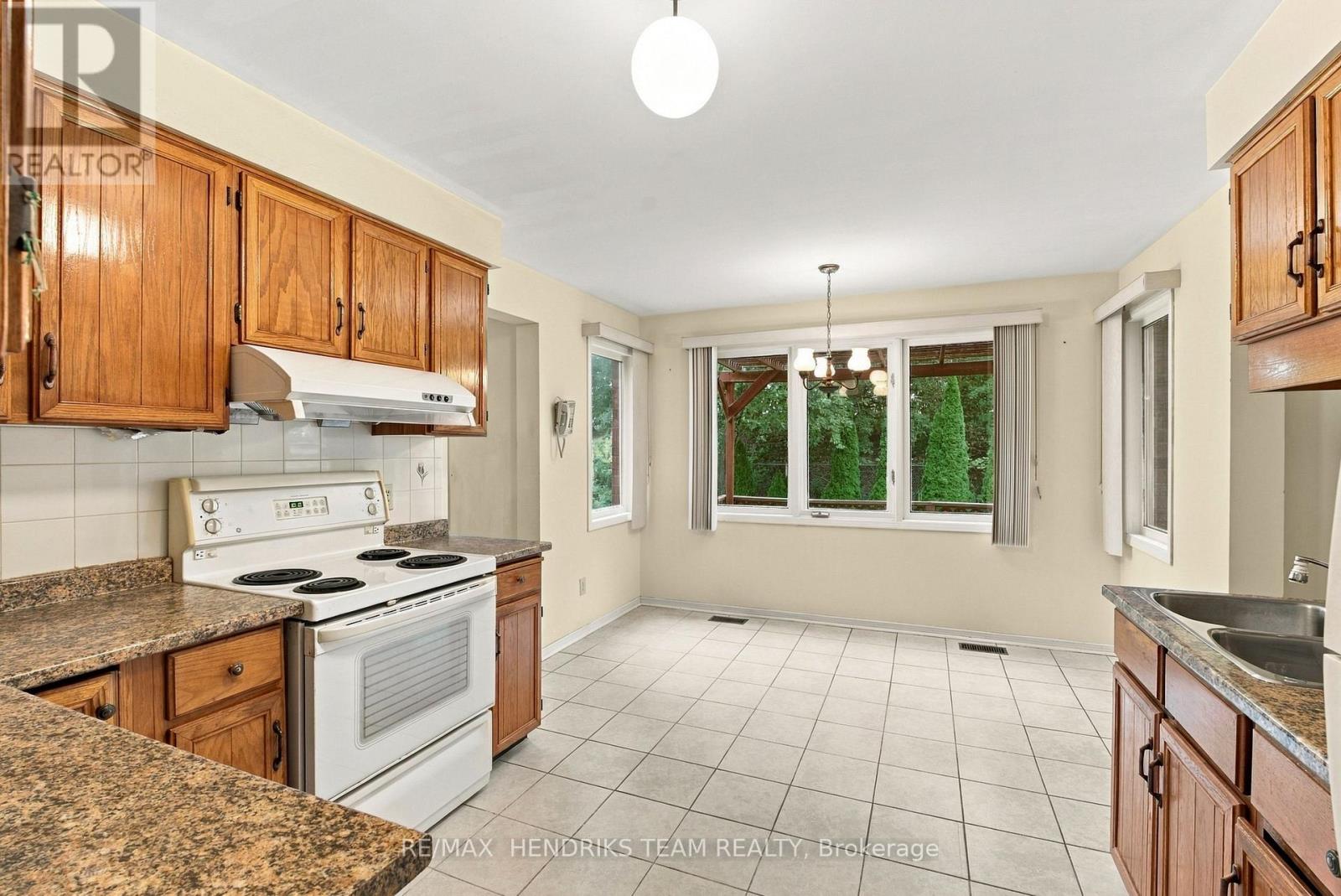 17 Farmington Drive, St. Catharines, Ontario  L2S 3E8 - Photo 13 - X13839200
