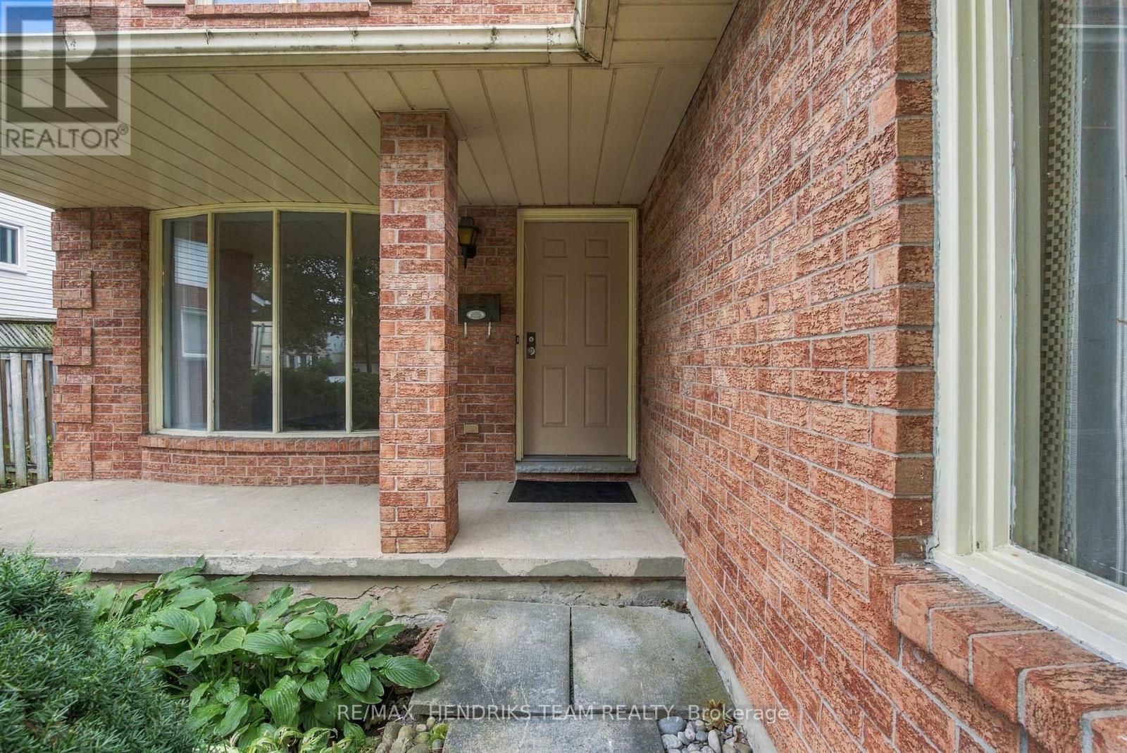 17 Farmington Drive, St. Catharines, Ontario  L2S 3E8 - Photo 4 - X13839200