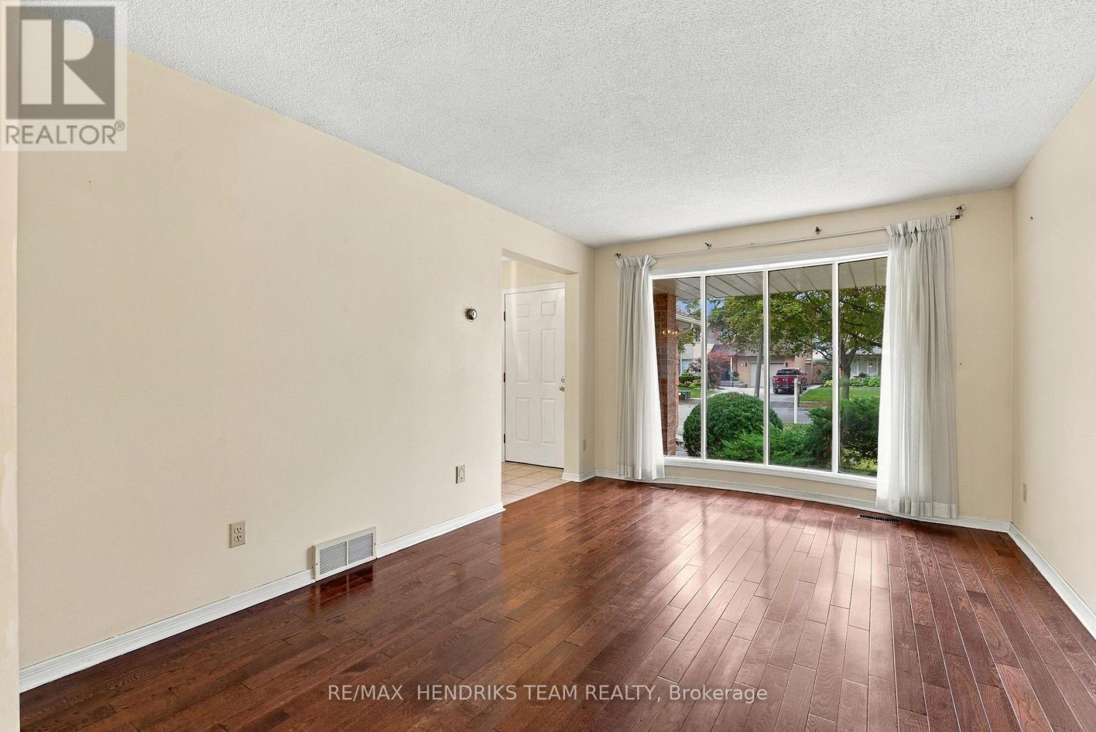 17 Farmington Drive, St. Catharines, Ontario  L2S 3E8 - Photo 8 - X13839200