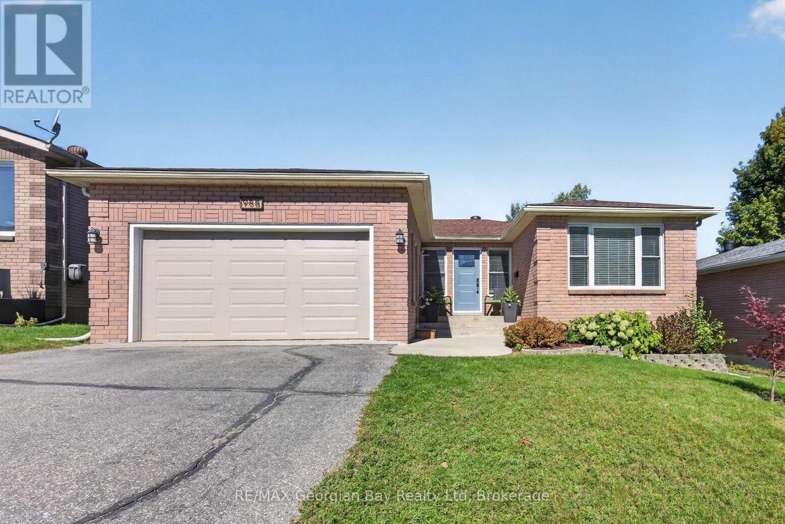 988 Victoria Street, Midland, Ontario  L4R 5C5 - Photo 1 - S13838966