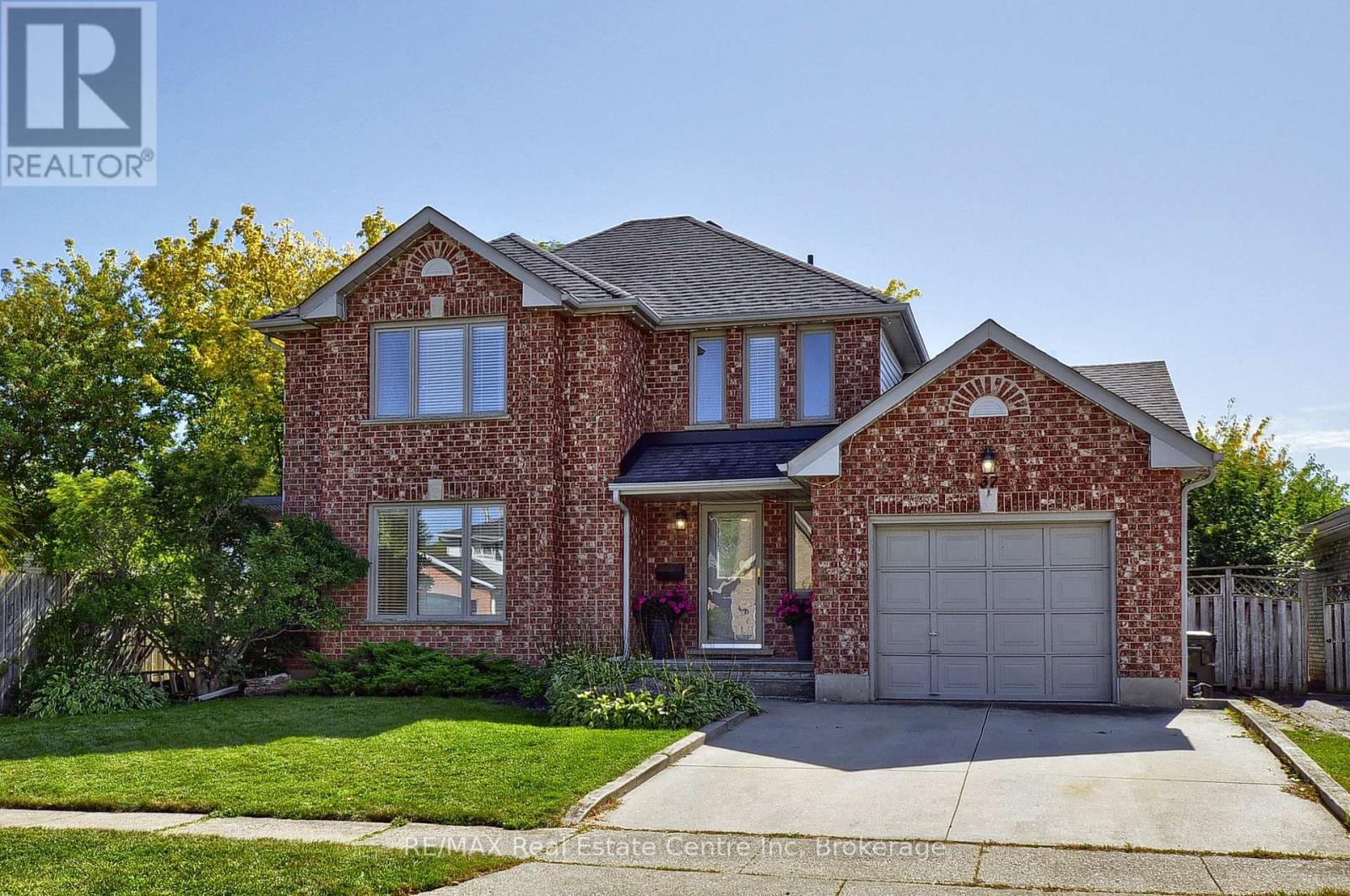 37 Woodcroft Place, Cambridge, Ontario N1P 1B1 - Photo 2 - X13839066