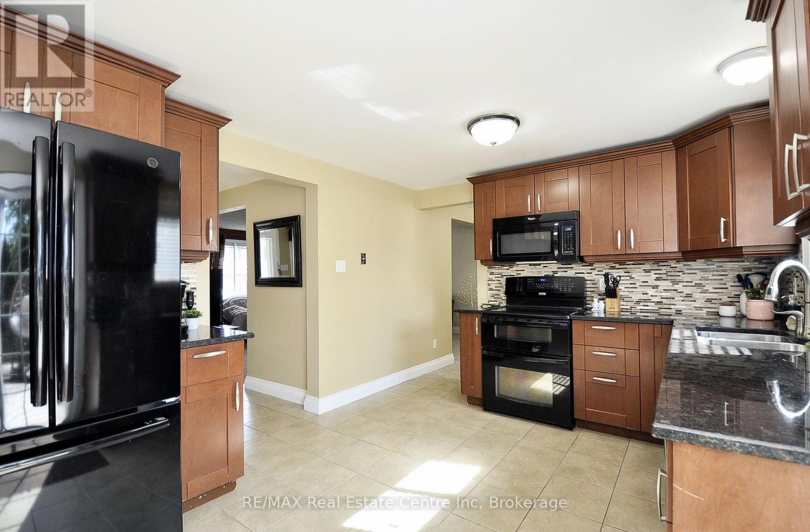 37 Woodcroft Place, Cambridge, Ontario N1P 1B1 - Photo 5 - X13839066