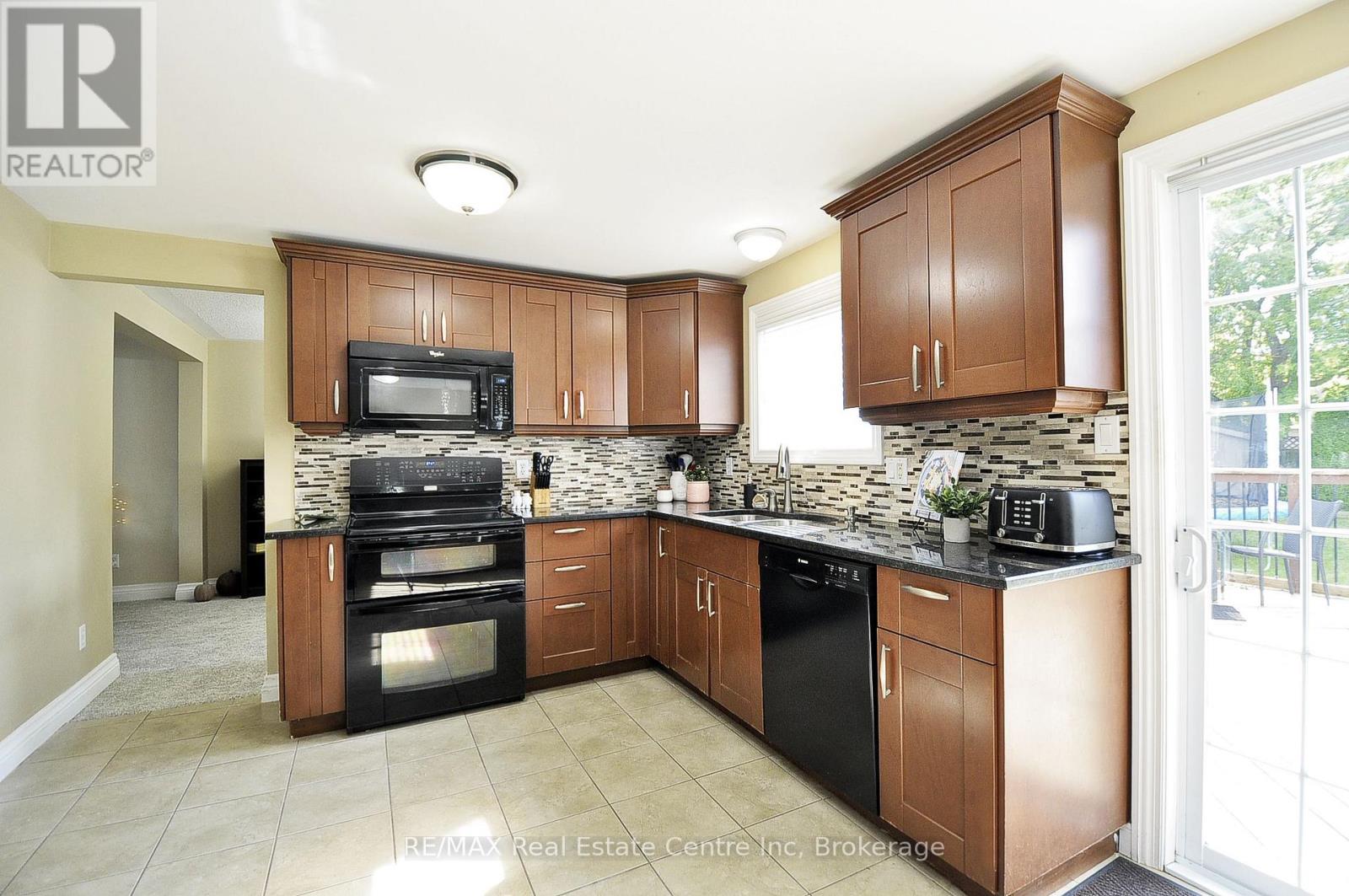 37 Woodcroft Place, Cambridge, Ontario N1P 1B1 - Photo 6 - X13839066