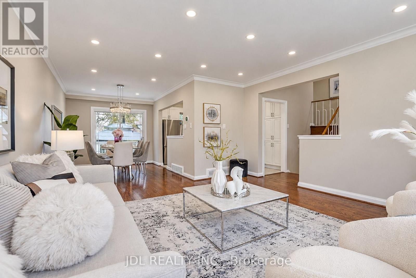 19 Sweeney Drive, Toronto, Ontario M4A 1T1 - Photo 10 - C13839012