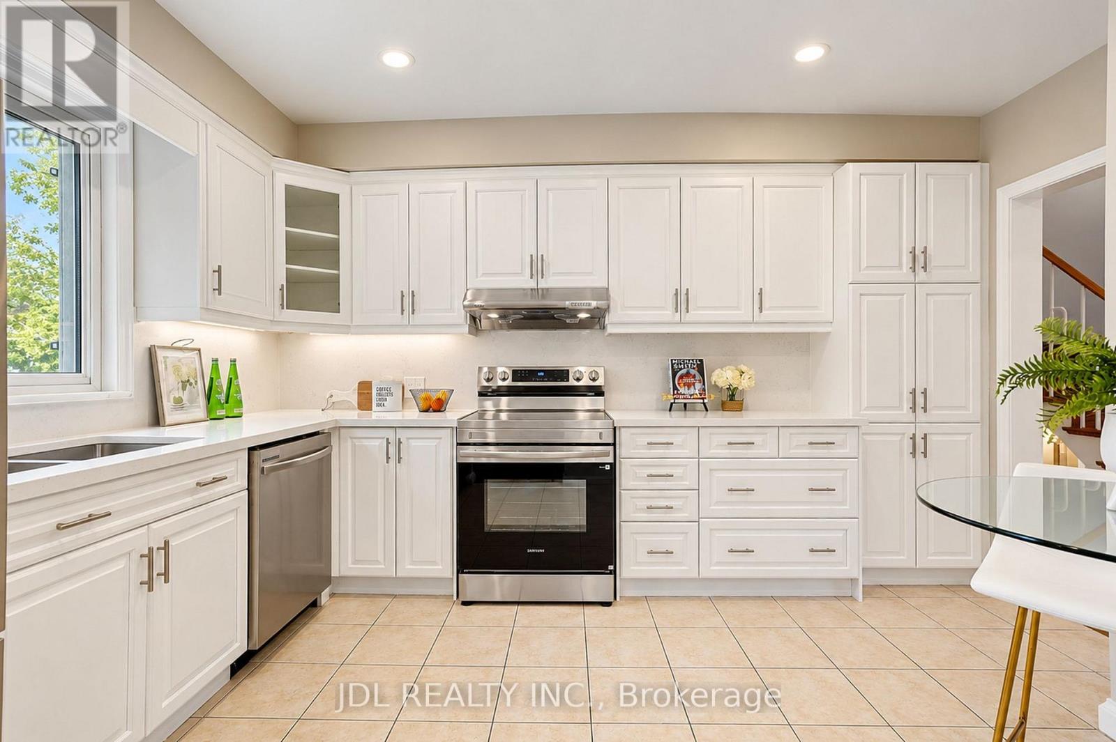 19 Sweeney Drive, Toronto, Ontario M4A 1T1 - Photo 15 - C13839012