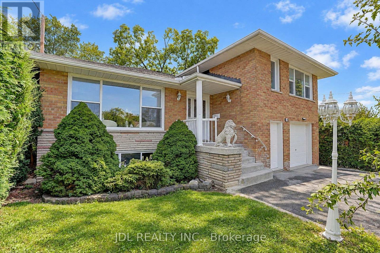 19 Sweeney Drive, Toronto, Ontario M4A 1T1 - Photo 2 - C13839012
