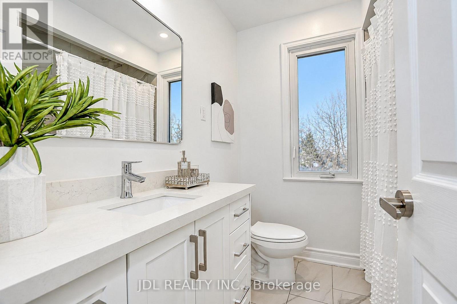 19 Sweeney Drive, Toronto, Ontario M4A 1T1 - Photo 29 - C13839012