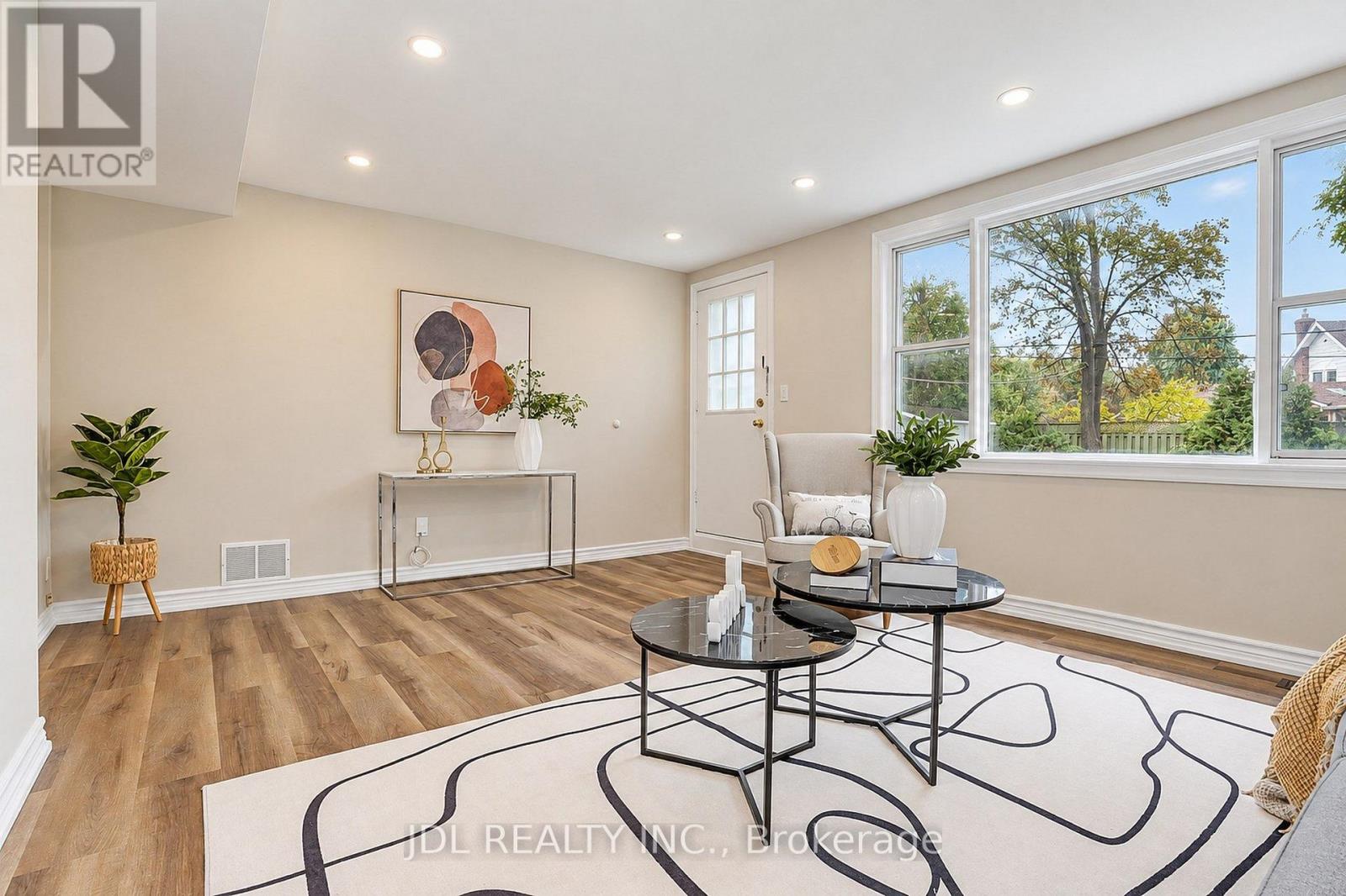 19 Sweeney Drive, Toronto, Ontario M4A 1T1 - Photo 32 - C13839012