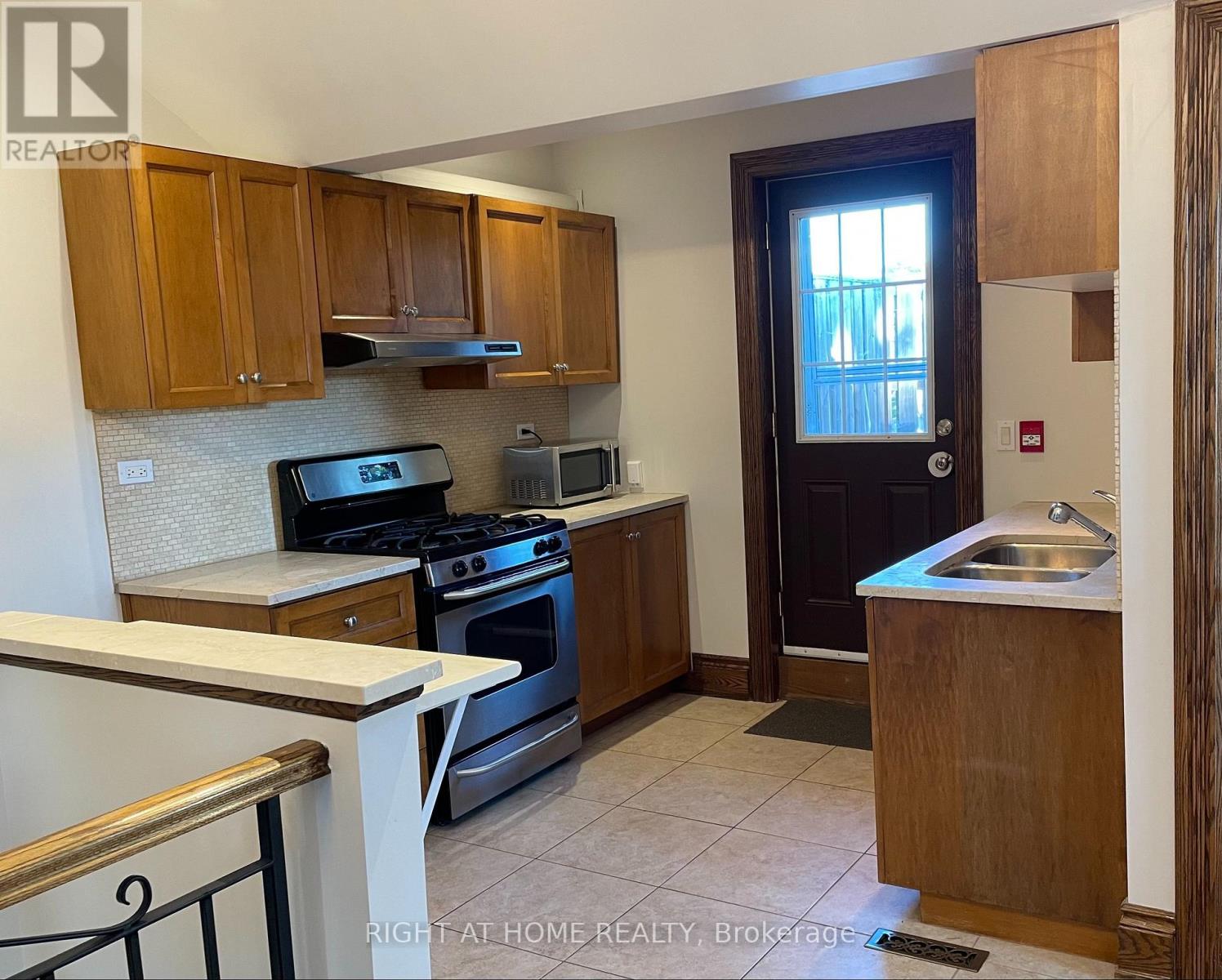 4 - 2 Afton Avenue, Toronto, Ontario  M6J 1R7 - Photo 17 - C13839016