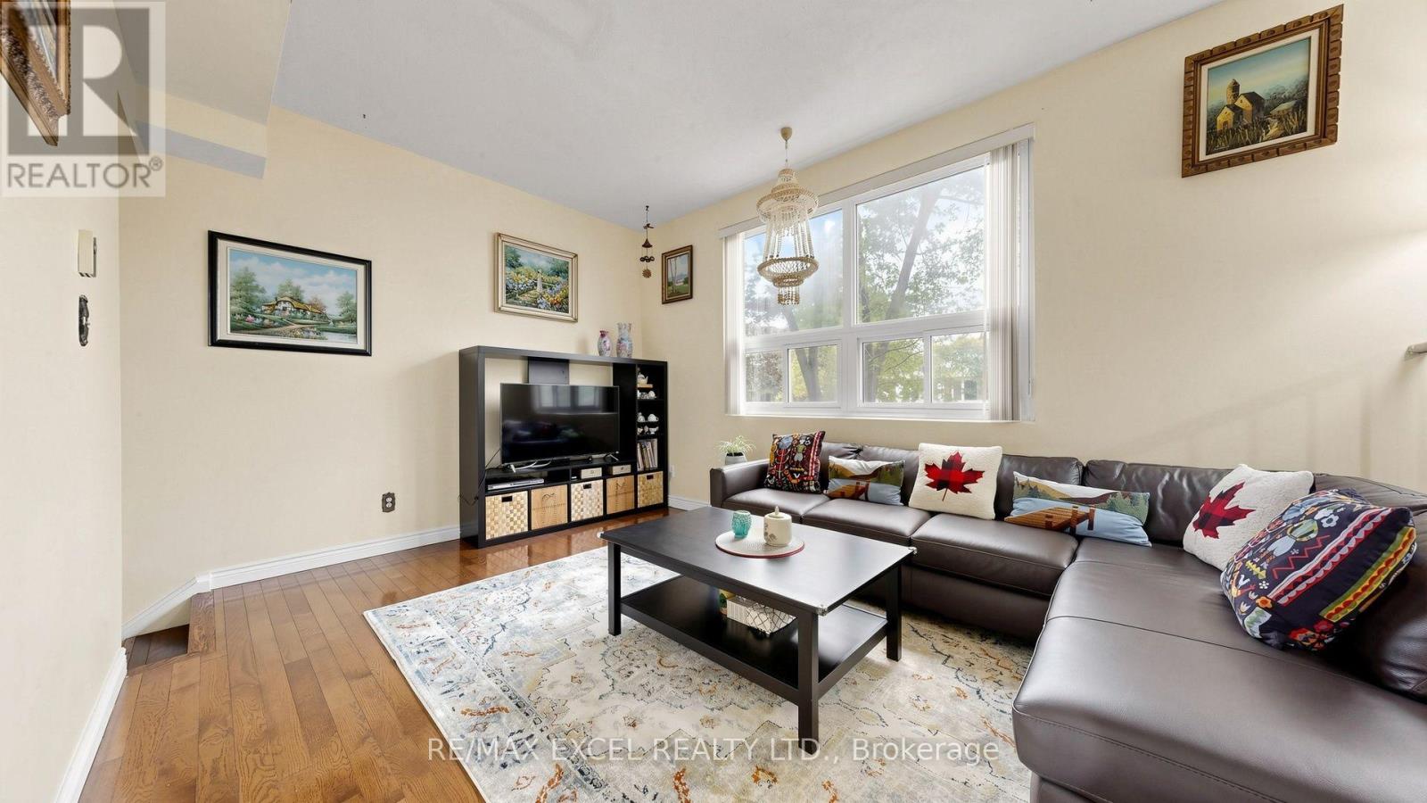 110 Courville Coach Way, Toronto, Ontario  M2J 3V7 - Photo 2 - C13839062