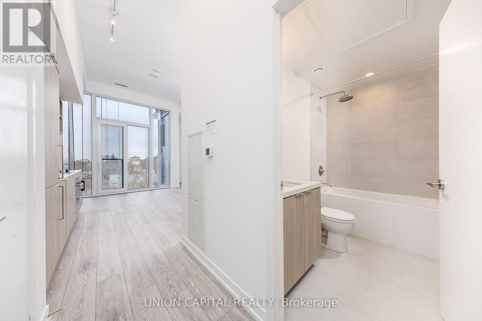 1007 - 2020 Bathurst Street, Toronto, Ontario  M5P 0A6 - Photo 3 - C13839112