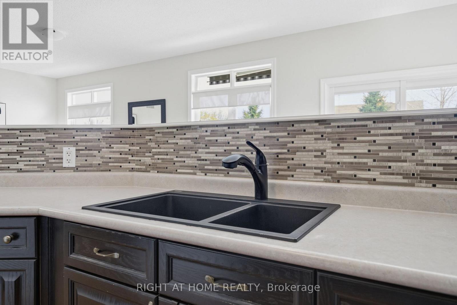 5 Park Place Lane, Clarington, Ontario  L1B 0B2 - Photo 11 - E13838894