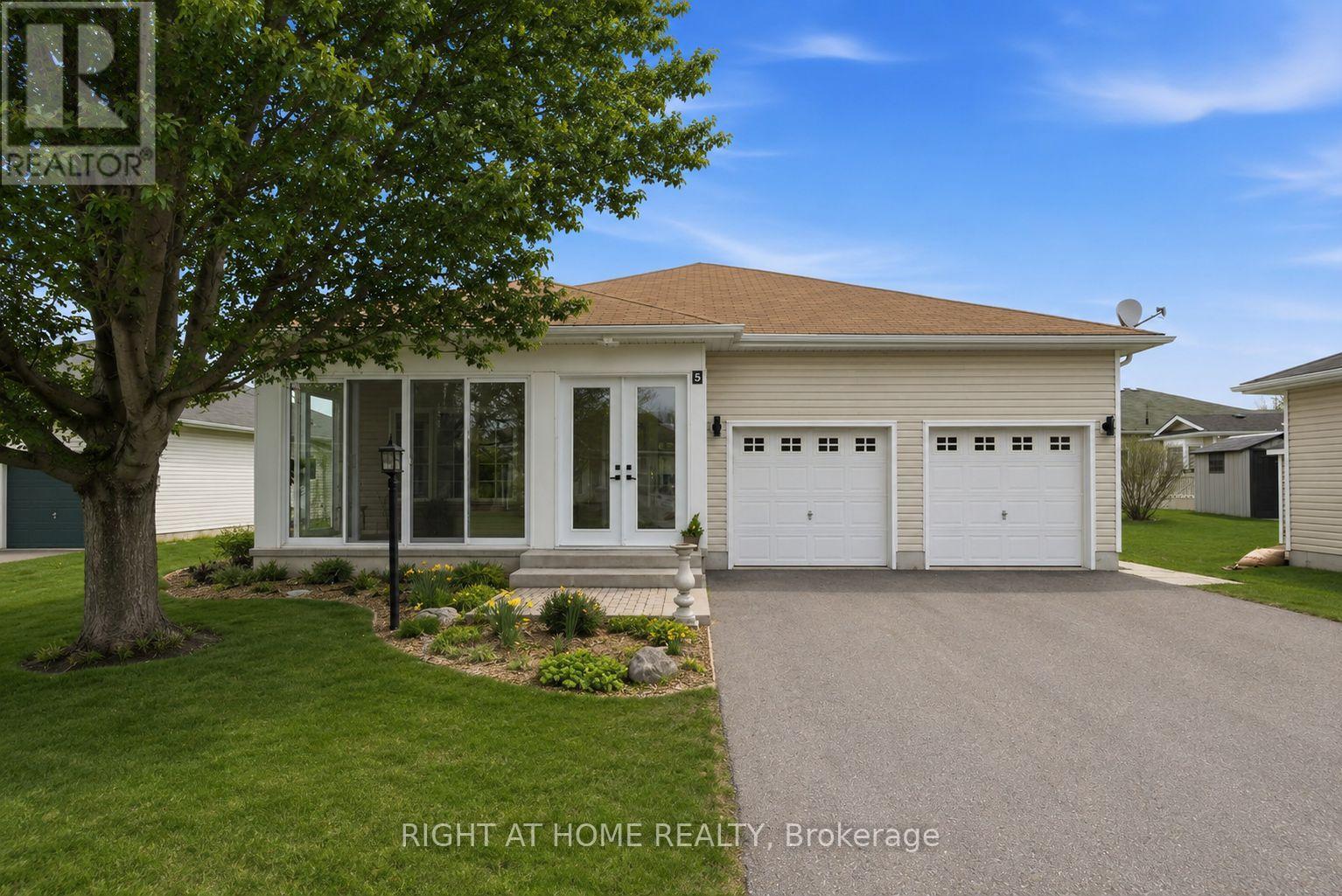 5 Park Place Lane, Clarington, Ontario  L1B 0B2 - Photo 2 - E13838894