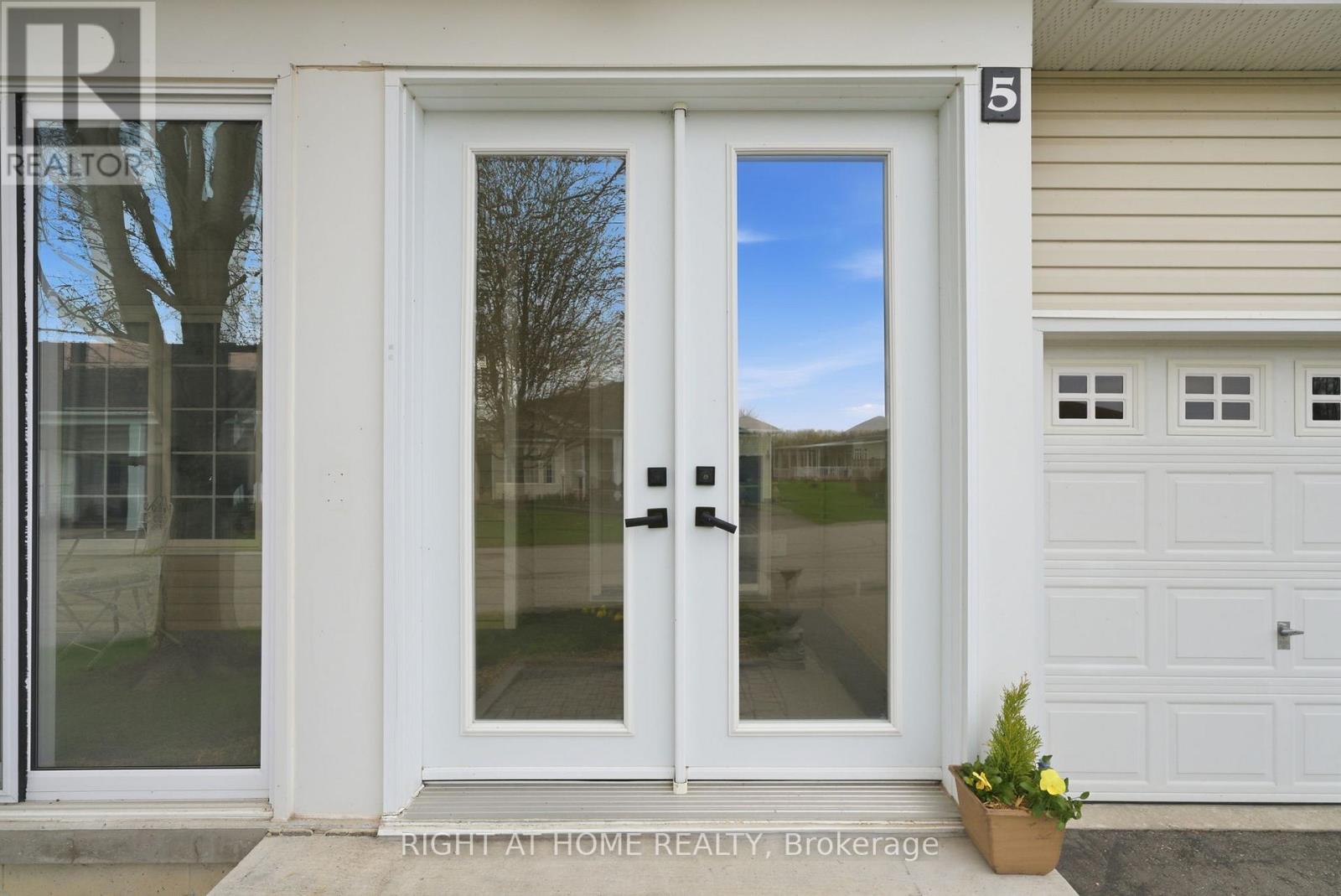 5 Park Place Lane, Clarington, Ontario  L1B 0B2 - Photo 4 - E13838894