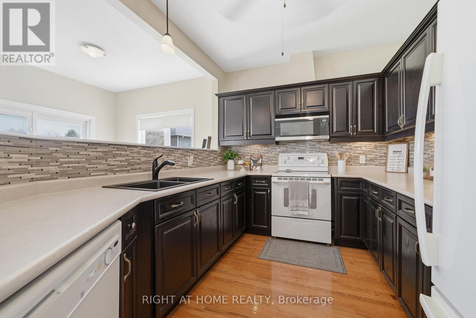 5 Park Place Lane, Clarington, Ontario  L1B 0B2 - Photo 9 - E13838894