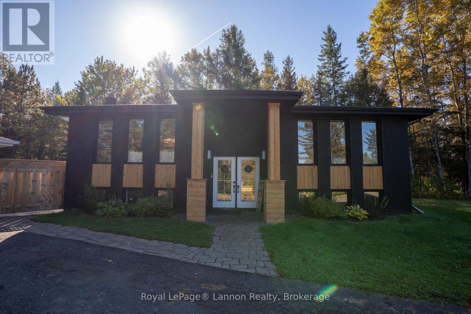 1526 MOUNTAIN ROAD, Thunder Bay, Ontario