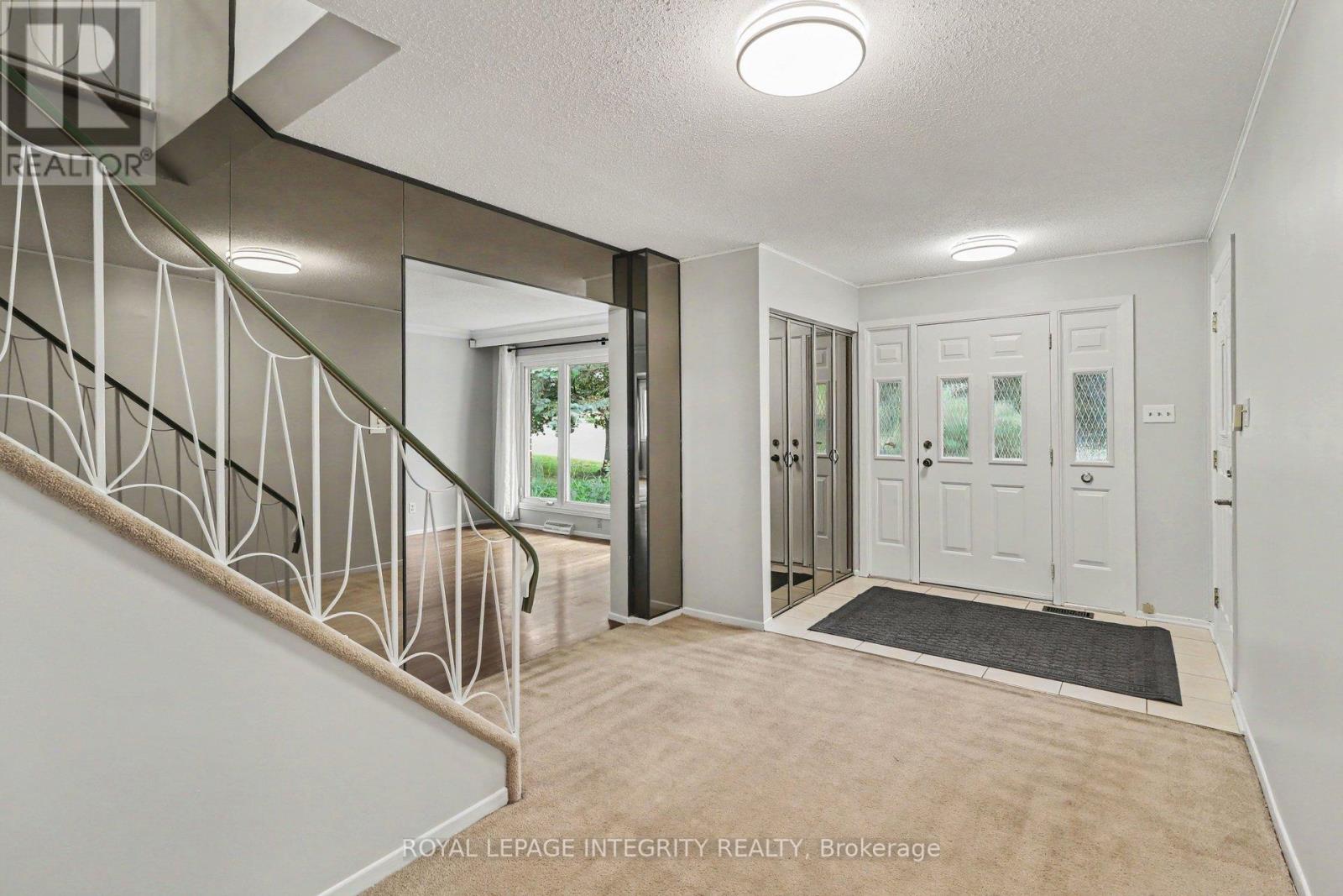 1291 Lampman Crescent, Ottawa, Ontario  K2C 1P9 - Photo 3 - X13839048