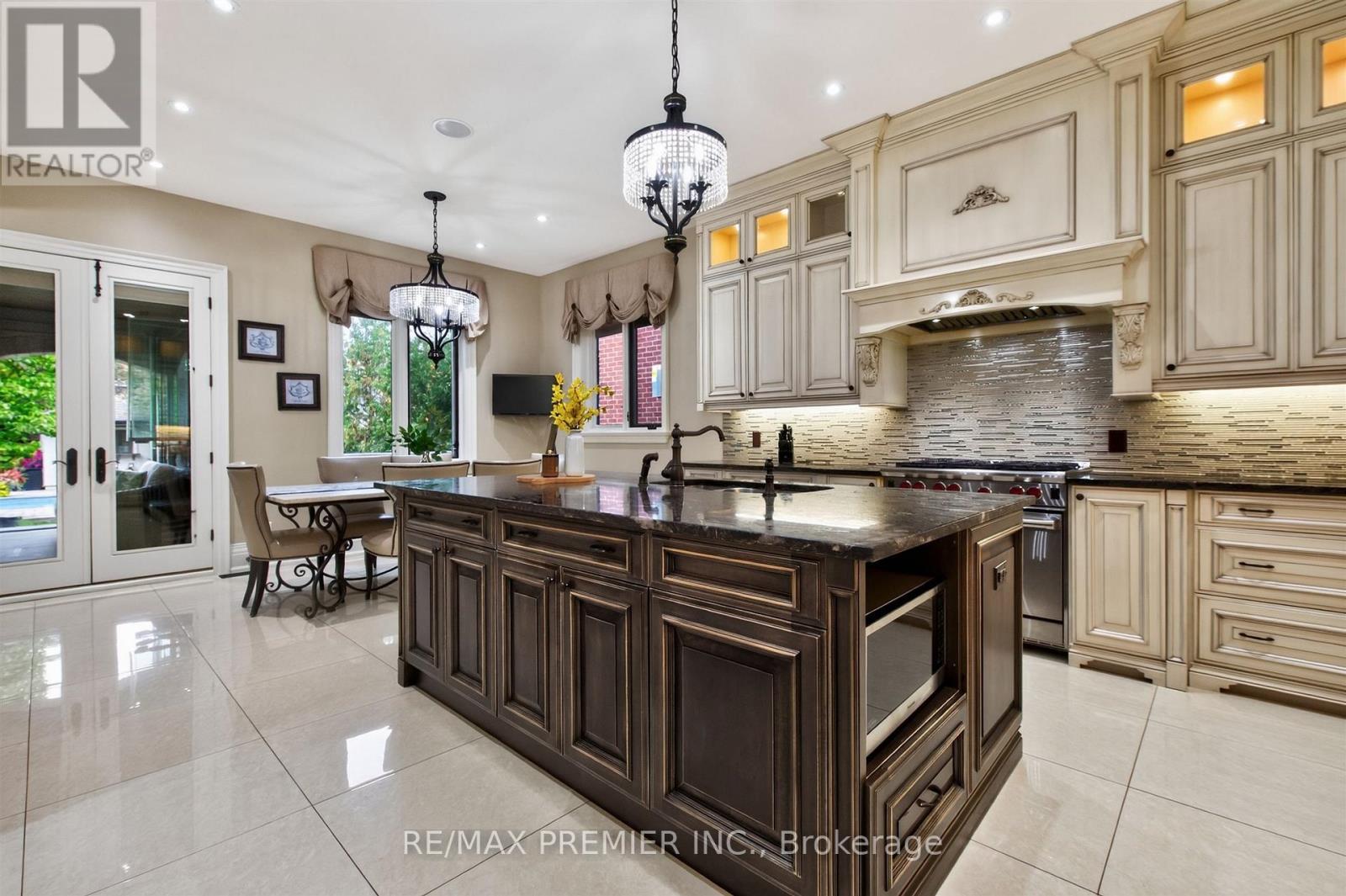243 Rumble Avenue, Richmond Hill (Mill Pond), Ontario  L4C 4G5 - Photo 8 - N13839188