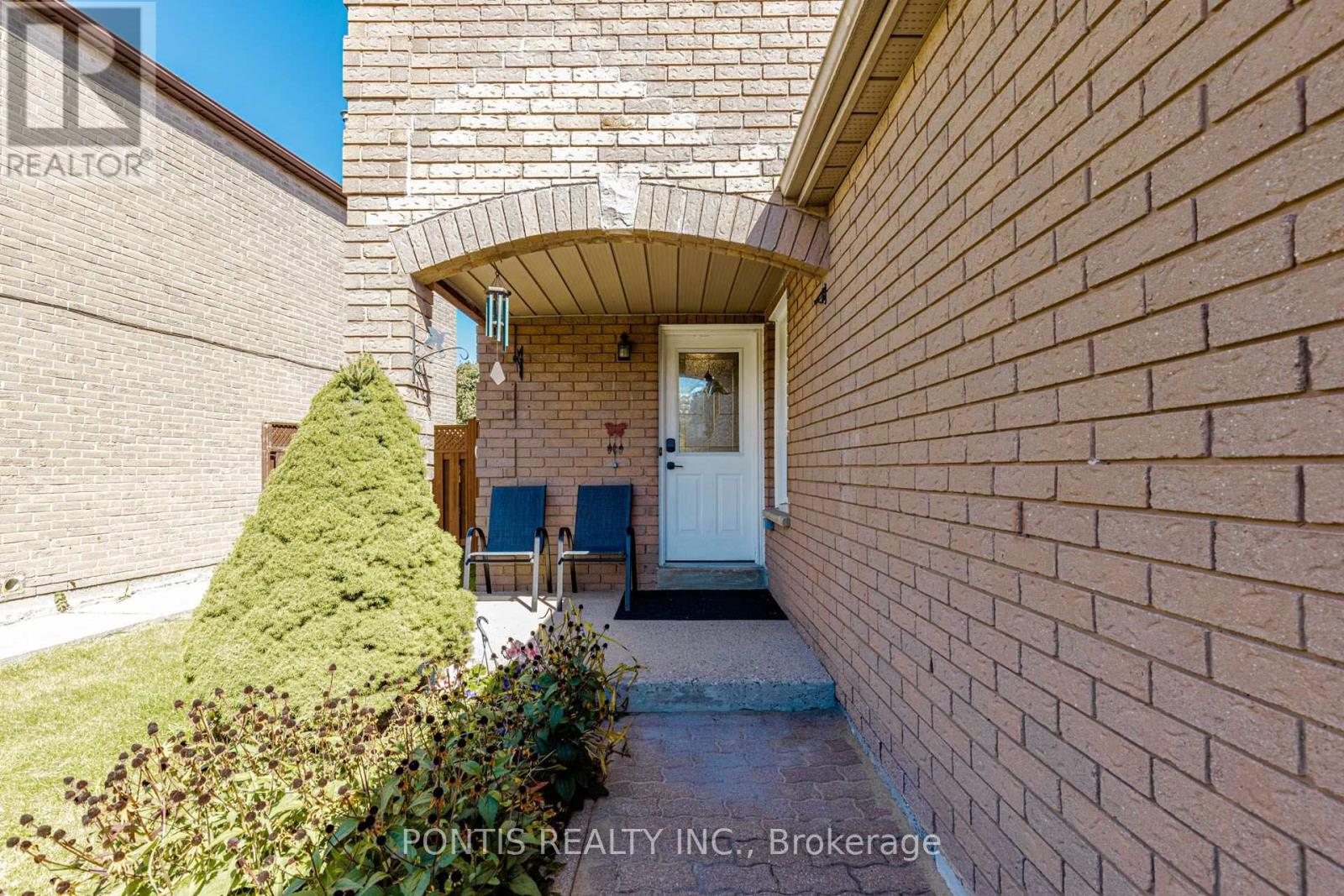 6 Calmist Crescent, Brampton, Ontario  L6Y 4L6 - Photo 3 - W13838898