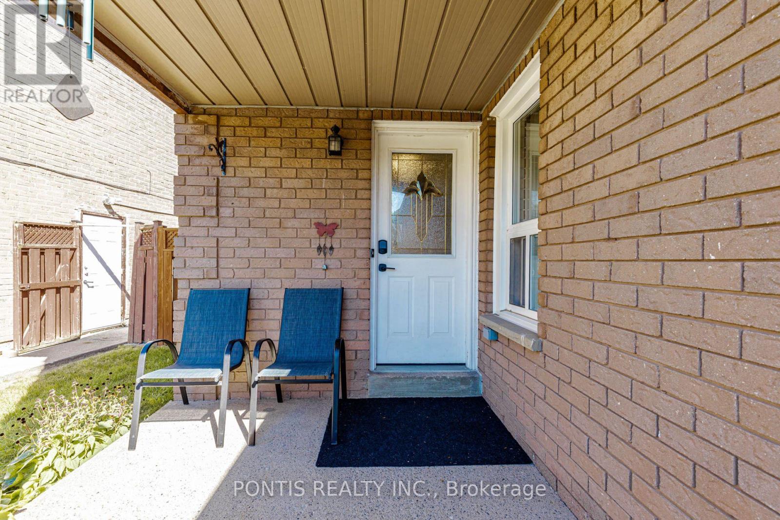 6 Calmist Crescent, Brampton, Ontario  L6Y 4L6 - Photo 4 - W13838898