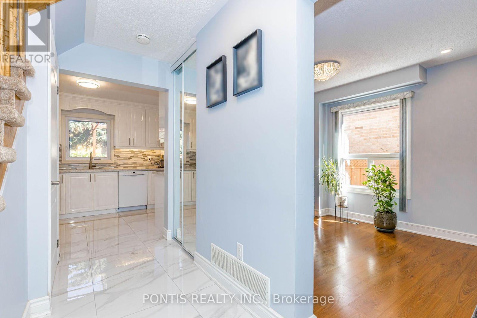 6 Calmist Crescent, Brampton, Ontario  L6Y 4L6 - Photo 5 - W13838898